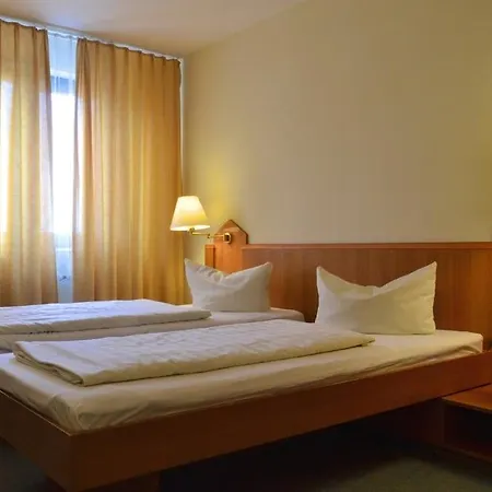 Fair Am Rathaus 3* شفالباخ آم تاونوس