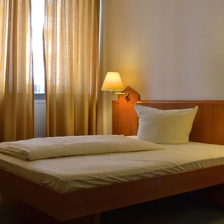 Fair Am Rathaus 3* شفالباخ آم تاونوس